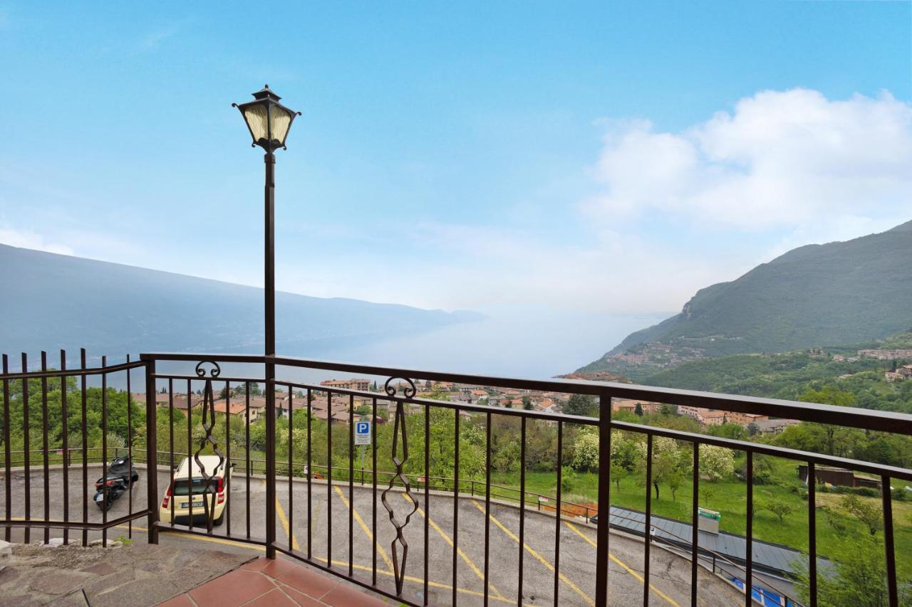 ティニャーレStella Del Garda 2 Con Terrazzaアパートメント エクステリア 写真