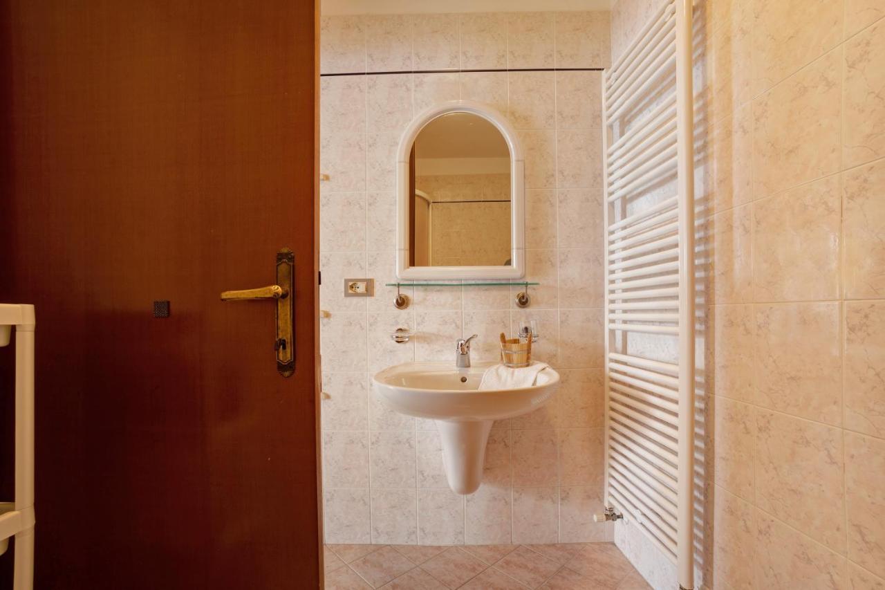 ティニャーレStella Del Garda 2 Con Terrazzaアパートメント エクステリア 写真